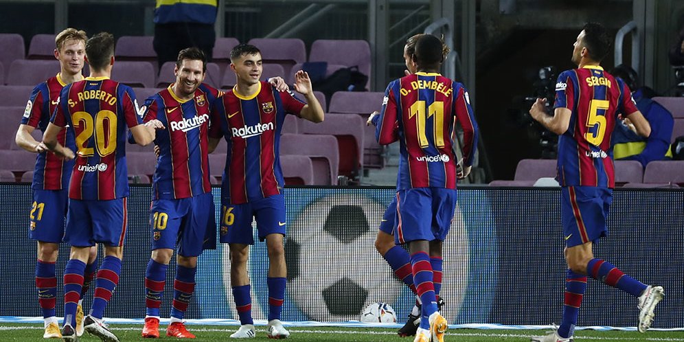 Pemain Barcelona merayakan gol Lionel Messi ke gawang Real Betis di La Liga, Sabtu (07/11/2020) malam WIB. (c) AP Photo