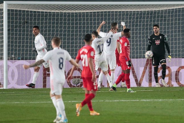 Momen gol Casemiro pada laga Real Madrid vs Granada, La Liga 2020/21 (c) AP Photo