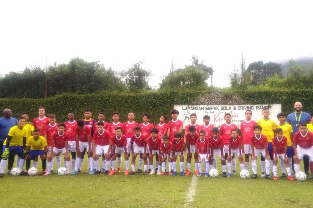 Berbagi Ilmu Sepak Bola, Jacksen Tiago Gelar Training Camp di Kota Batu