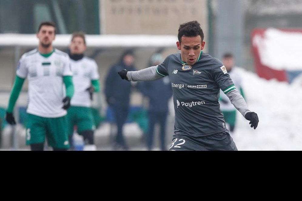 Proses Manis Gol Egy Maulana Vikri untuk Lechia Gdansk di Lapangan Bersalju