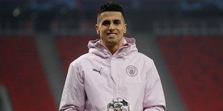Joao Cancelo menjadi pemain terbaik dari laga Monchengladbach vs Manchester City, Kamis (25/2/2021) (c) AP Photo