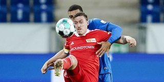 Striker Union Berlin Max Kruse (depan) dalam pertandingan melawan Hoffenheim di Bundesliga pada 2 November 2020. (c) AP Photo