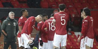 Ole Gunnar Solskjaer memberikan instruksi kepada pemain Manchester United (c) AP Photo