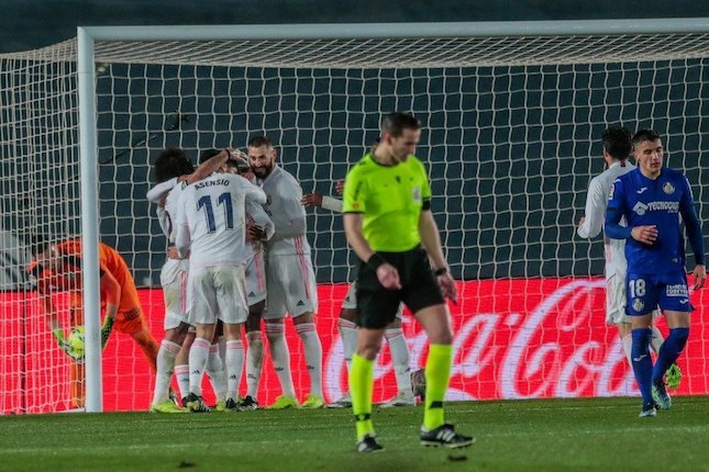 Skuad Real Madrid merayakan gol ke gawang Getafe, Rabu (10/2/2021) (c) AP Photo