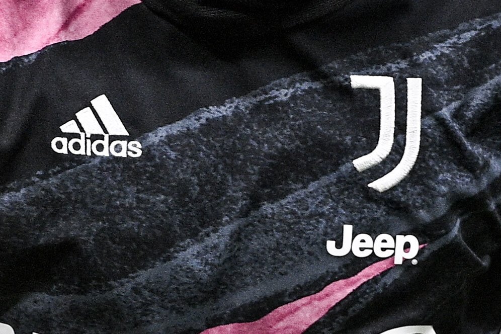 Mengintip Calon Jersey Kandang Juventus untuk Musim 2021-22, Elegan!