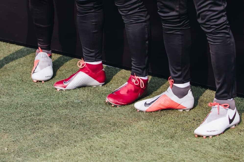 Bola Beli: 3 Varian Sepatu Nike Phantom dengan Desain Memukau dan Harga Terjangkau