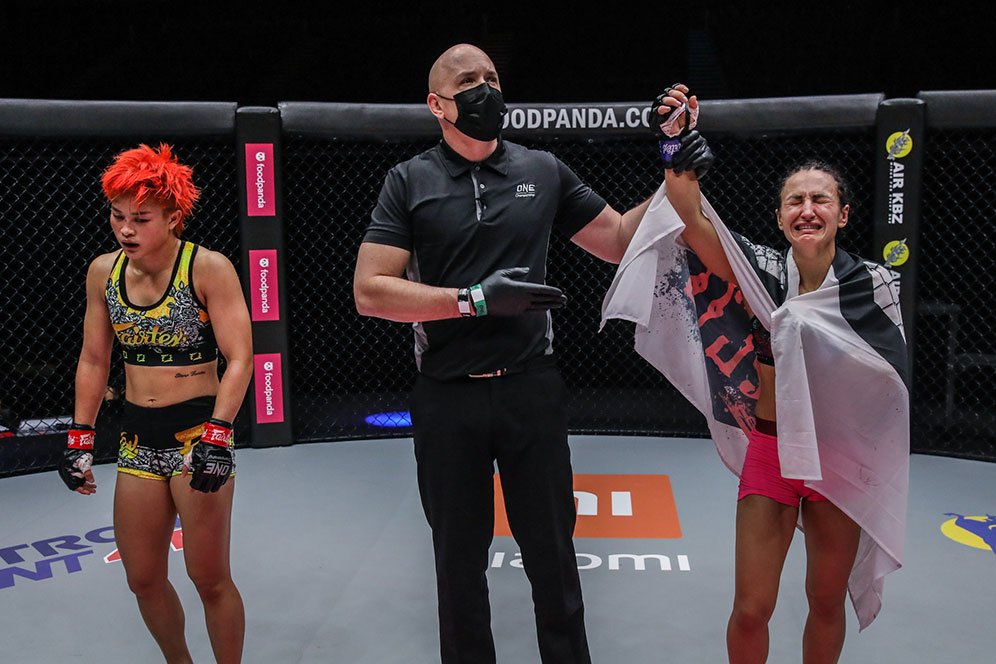 ONE Championship: Petarung Ukraina Kalahkan Atlet Thailand ONE Championship: Petarung Ukraina Kalahkan Atlet Thailand