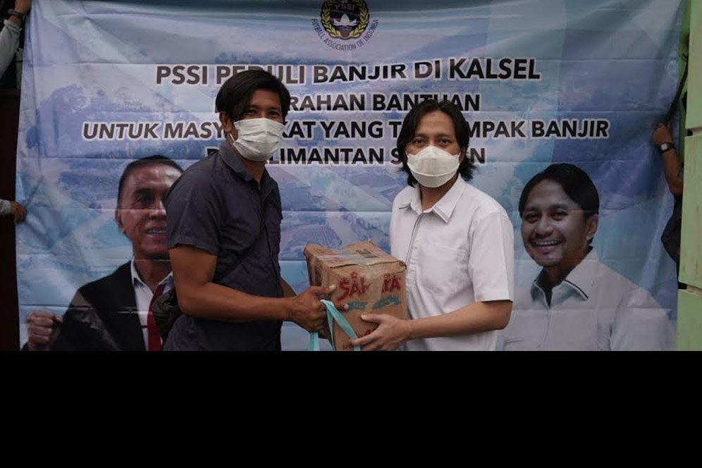 PSSI Sumbang Uang Tunai dan Ratusan Sembako untuk Kalsel dan Sulbar PSSI Sumbang Uang Tunai dan Ratusan Sembako untuk Kalsel dan Sulbar