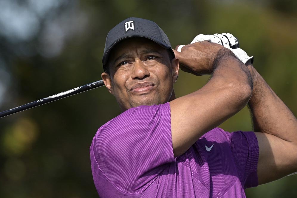 Galeri: Kondisi Mobil Tiger Woods yang Rusak Parah Akibat Kecelakaan