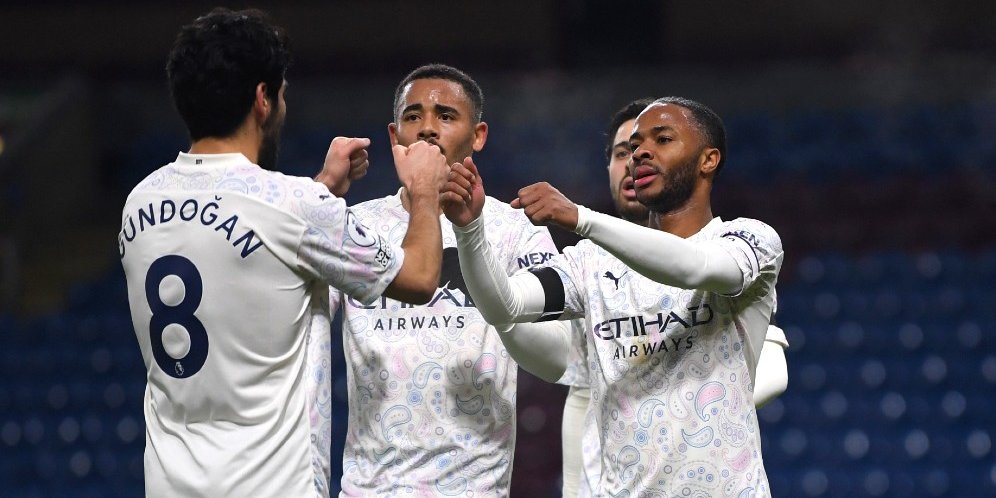 Skuad Manchester City merayakan gol di markas Burnley, Kamis (4/2/2021) (c) Pool Getty via AP Photo