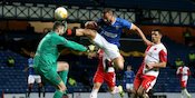 Kena Tendangan Kungfu Striker Rangers, Wajah Kiper Slavia Praha Alami Luka Horor
