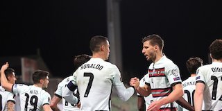 Skuad Portugal merayakan gol Cristiano Ronaldo ke gawang Luksemburg, Kualifikasi Piala Dunia 2022. (c) AP Photo