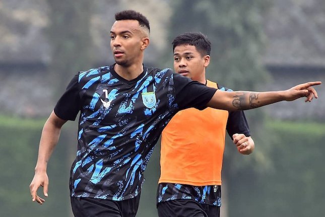 Melvyn Lorenzen berlatih bersama skuat Persela Lamongan (c) Persela Lamongan Official