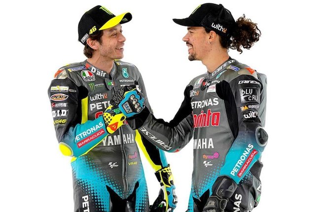 Valentino Rossi dan Franco Morbidelli saat bertandem di MotoGP 2021. (c) Petronas SRT