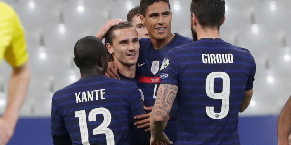 Skuad Prancis merayakan gol Antoine Griezmann ke gawang Ukraina. (c) AP Photo