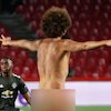 Wakacau, Seorang Pria Bugil Nekat Masuk ke Lapangan di Tengah Laga Granada vs MU! Wakacau, Seorang Pria Bugil Nekat Masuk ke Lapangan di Tengah Laga Granada vs MU!