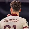 Kesal Lawan Mengulur Waktu, Anak Gawang Ajax Hantamkan Bola ke Dada Pemain AS Roma!