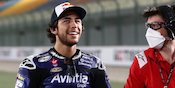 Kocak Tapi Bahaya, Enea Bastianini Kelilipan Rambut Sendiri di Balapan MotoGP Doha