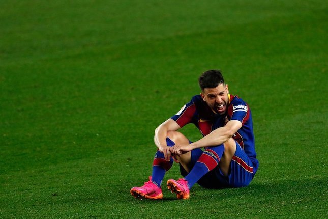 Ekspresi kekecewaan Jordi Alba, bek Barcelona. (c) AP Photo