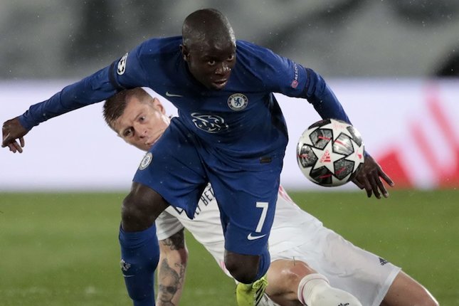 Gelandang: NGolo Kante