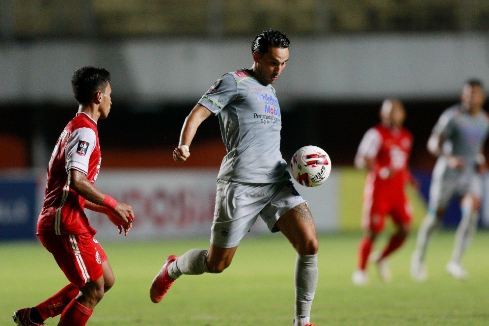 Kecewa Kalah dari Persija, Ezra Walian Janji Tampil Lebih Baik di Leg Kedua
