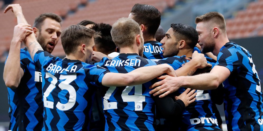 Skuad Inter Milan merayakan gol Romelu Lukaku ke gawang Sassuolo, Serie A 2020/21. (c) AP Photo