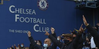 Fans Chelsea di Stamford Bridge (c) Pool via AP