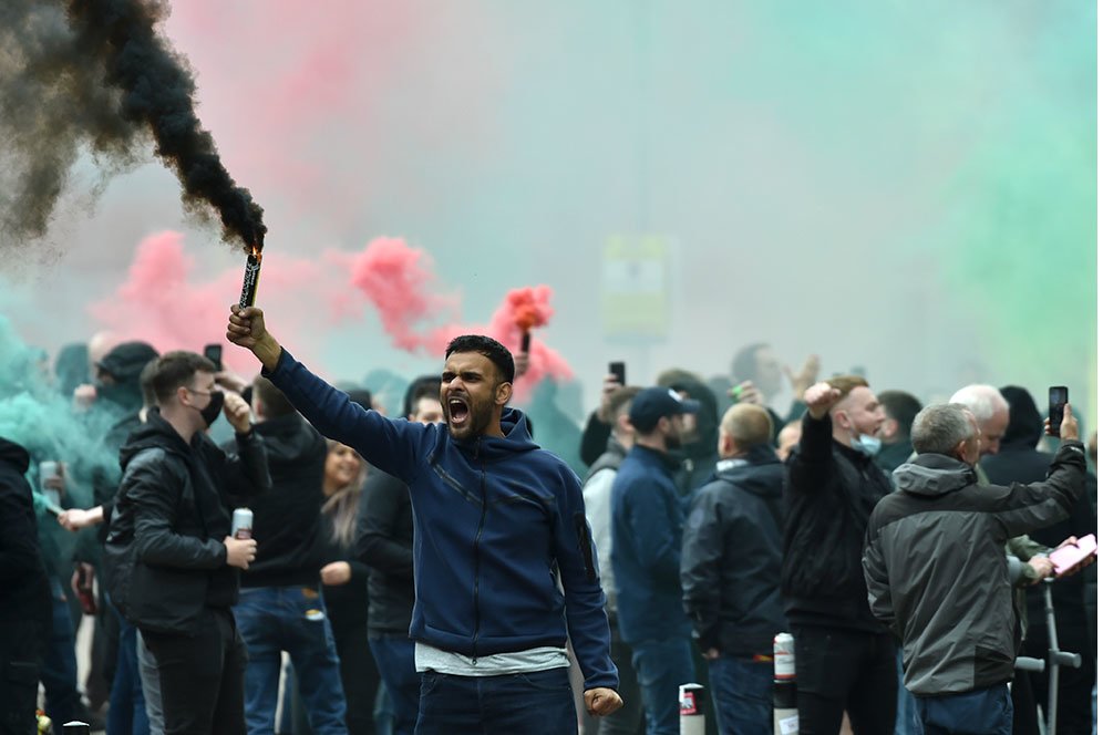 Fans Bikin Onar di Old Trafford, Manchester United Terancam Sanksi Pengurangan Poin?