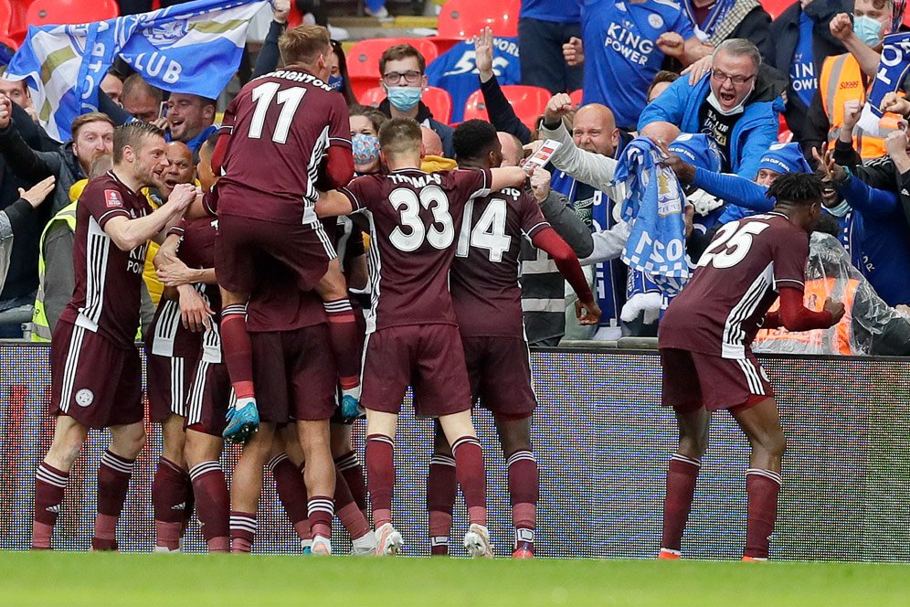 Rayakan Juara FA Cup, Pemain Leicester Buang Panji Chelsea di Ruang Ganti