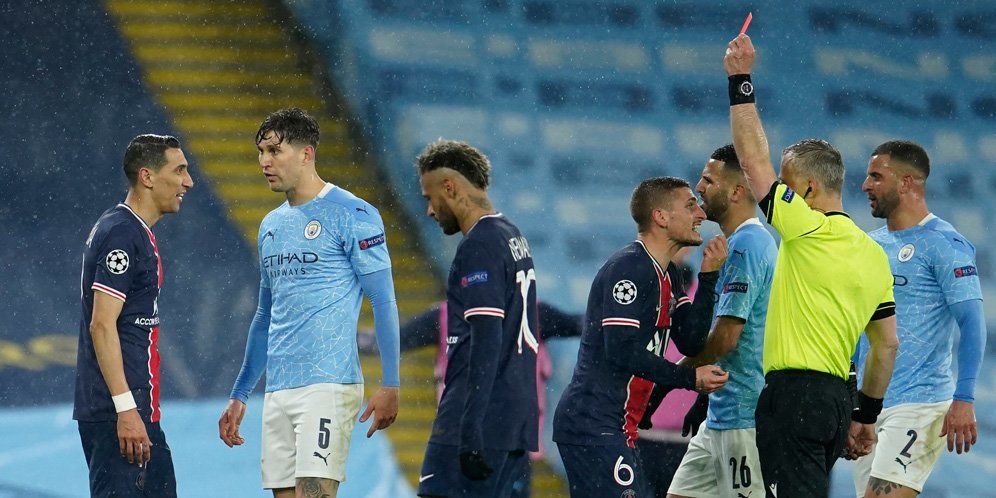 Momen kartu merah Angel Di Maria, Manchester City vs PSG, Liga Champions 2020/21. (c) AP Photo