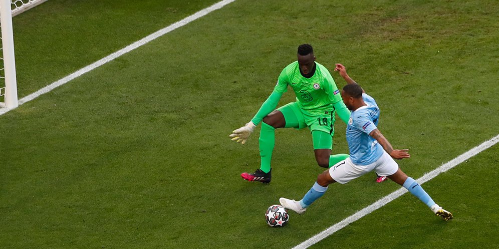 Momen duel Raheem Sterling vs Edouard Mendy di final Liga Champions 2020/21 (c) AP Photo