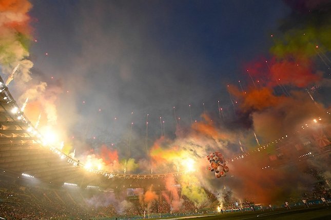 Suasana stadion sangat meriah