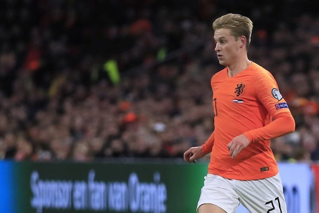 Gelandang: Frenkie de Jong