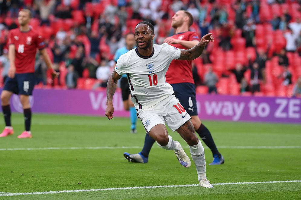 Cemerlang di Euro 2020, Sterling Dapat Pujian dari Eks Liverpool