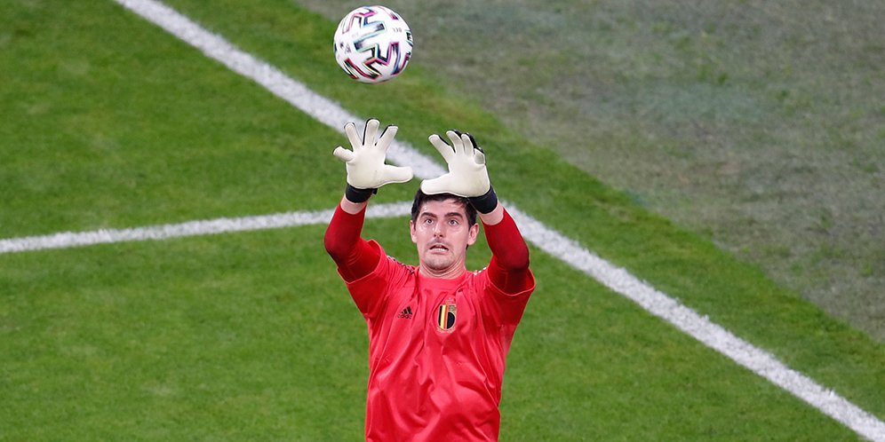 Courtois Keluhkan Jadwal Pertandingan, Van der Vaart: Kan Cuma Main Bola, Dapat Duit Banyak