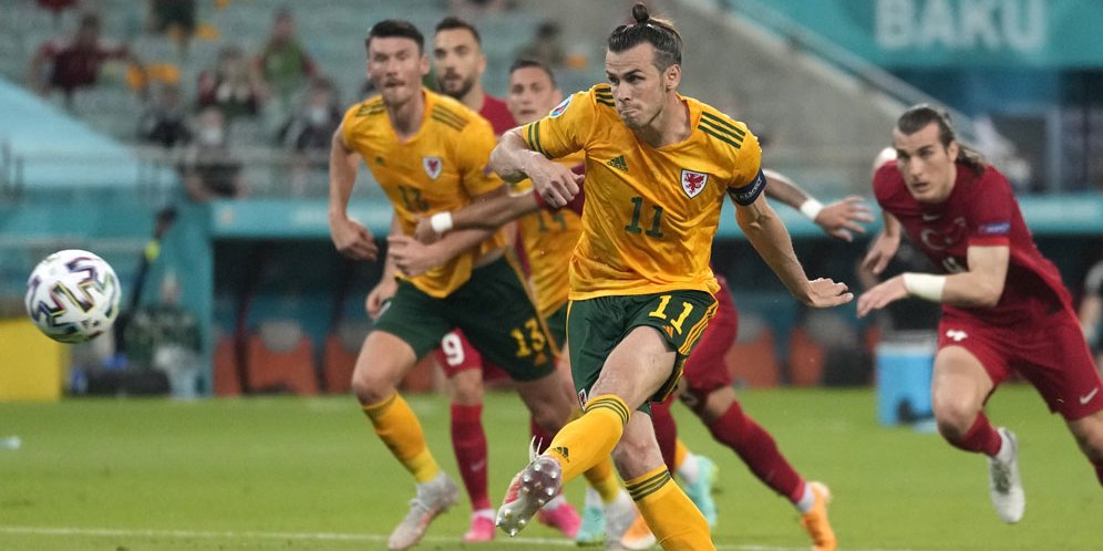 Penaltinya Melambung di Laga Turki vs Wales, Bale Disindir Netizen: Ini Bukan Golf Ya