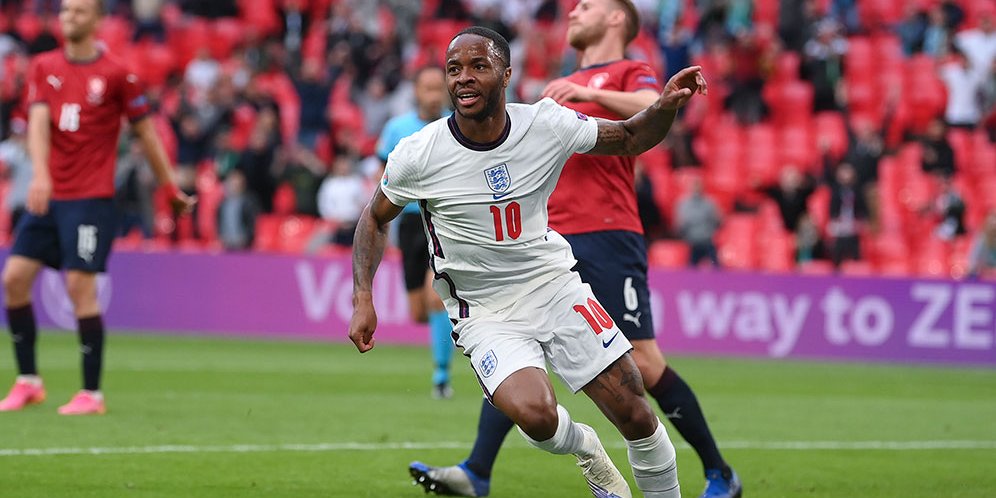 Cemerlang di Euro 2020, Sterling Dapat Pujian dari Eks Liverpool