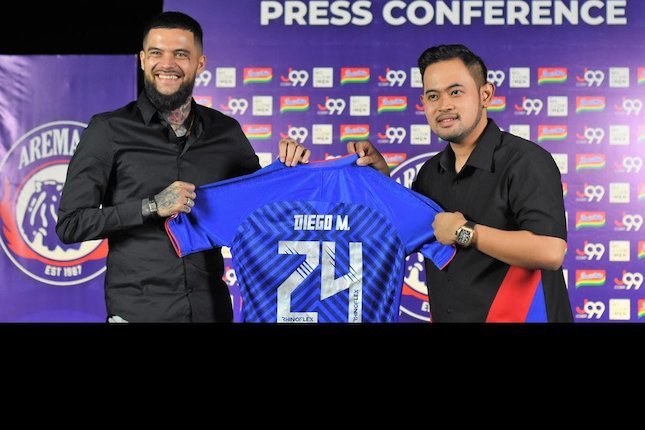Diego Michiels saat diperkenalkan sebagai pemain Arema FC (c) Bola.com/Iwan Setiawan