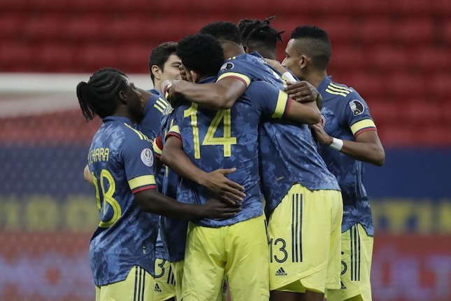 Timnas Kolombia merayakan gol Luiz Dias ke gawang Peru, Sabtu (10/7/2021) (c) AP Photo