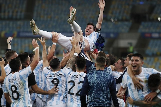 Lionel Messi dan skuad Argentina merayakan gelar juara Copa America 2021 (c) AP Photo