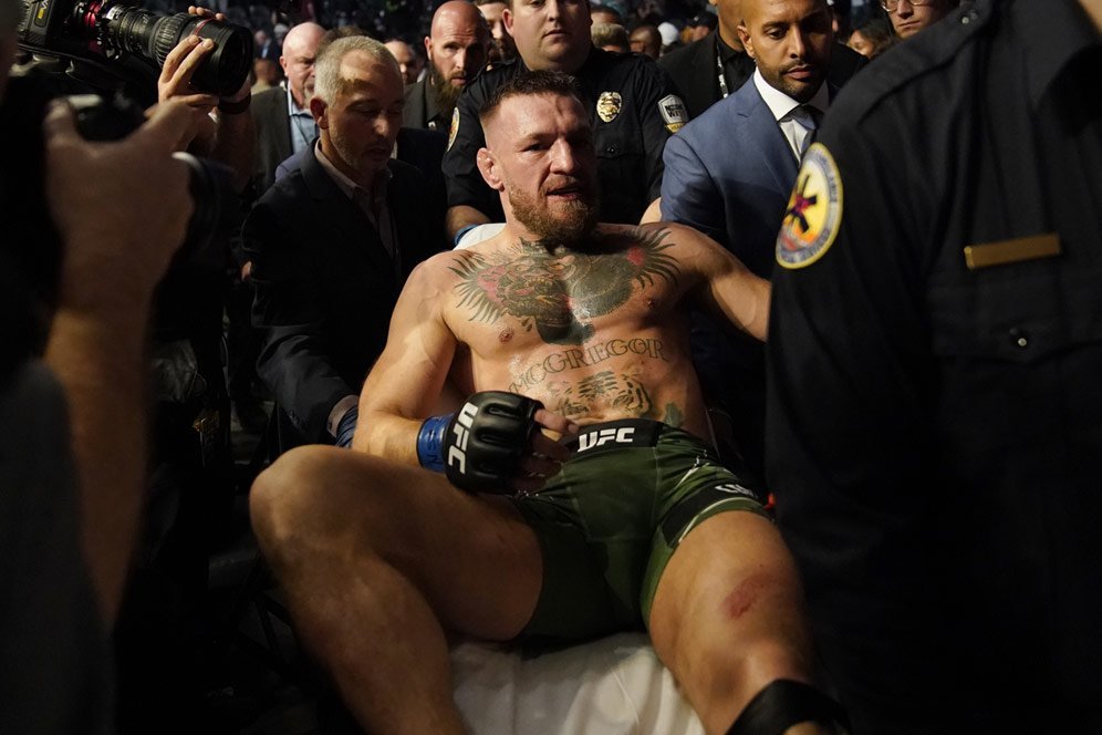 Horor! Conor McGregor Cedera Kaki dan Kalah dari Dustin Poirier di UFC 264