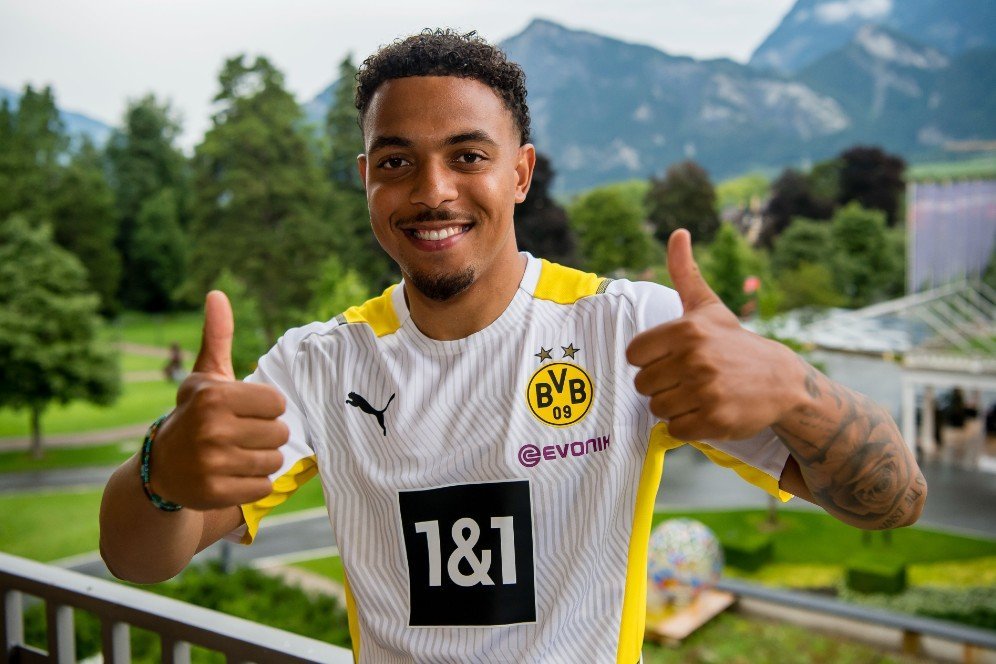 Diincar Liverpool, Donyell Malen Justru Resmi Gabung Borussia Dortmund