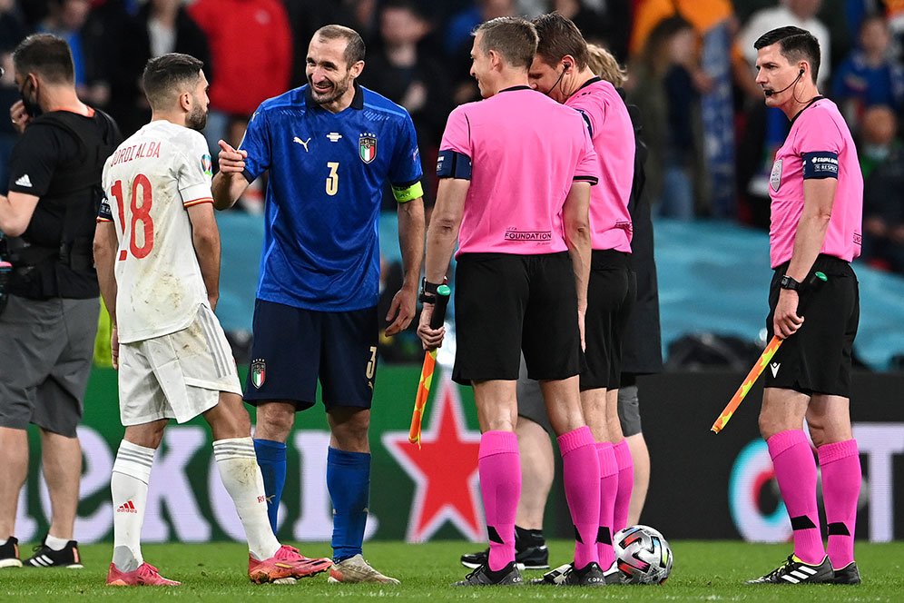 Italia vs Spanyol: Tensi Lagi Tinggi-tingginya, Chiellini Malah Sempat Bercanda
