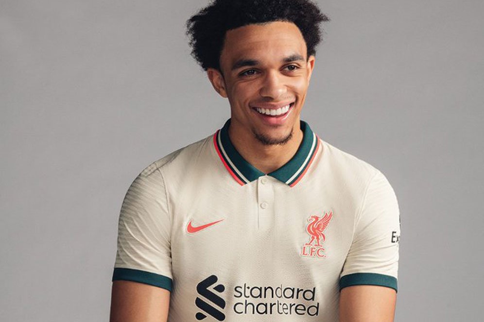 Liverpool Rilis Jersey Away 2021-22, Netizen: Baju Polo Buat Bakar-bakar, Ngapel, Ama Kondangan