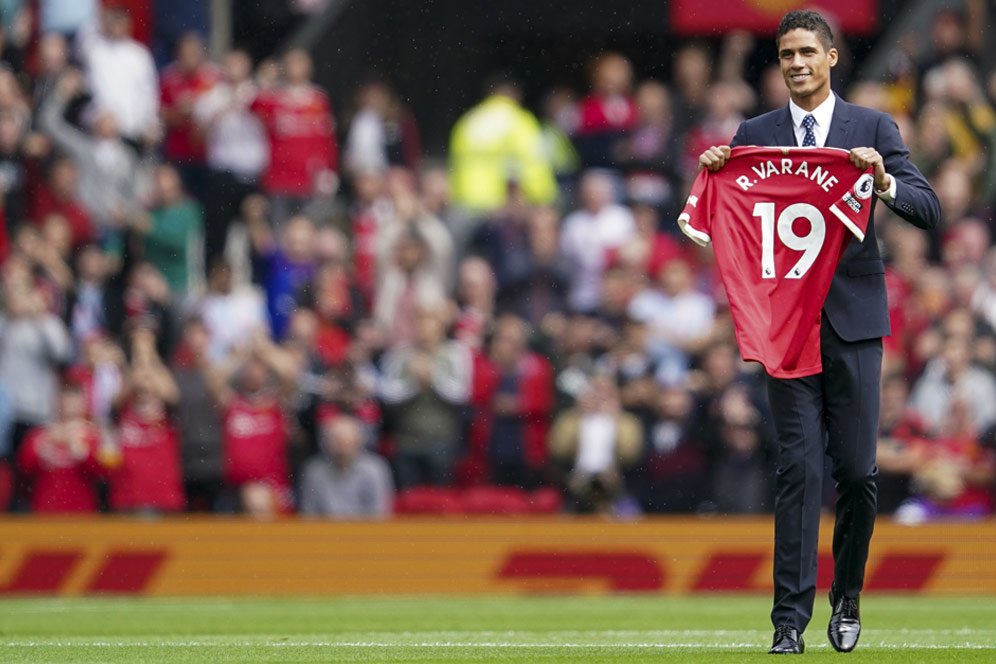 Raphael Varane Resmi Gabung MU, Reaksi Cristiano Ronaldo: Hebat!