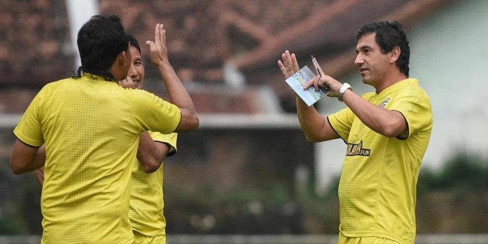 Eduardo Almeida Beber Pesaing Arema FC pada BRI Liga 1 2021/2022 Eduardo Almeida Beber Pesaing Arema FC pada BRI Liga 1 2021/2022