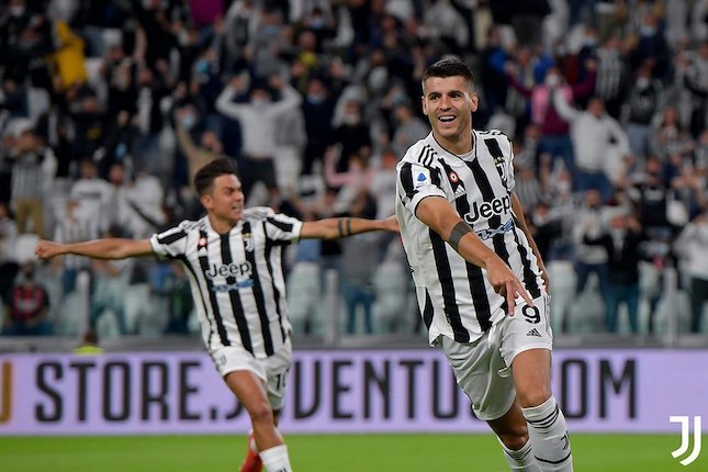Penyerang Juventus, Alvaro Morata, merayakan gol ke gawang AC Milan dalam laga lanjutan Serie A hari Senin (20/9/2021). (c) Juventus FC