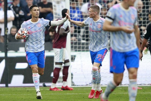 Cristiano Ronaldo merayakan golnya di laga West Ham vs Manchester United di London Stadium, Minggu (19/09/2021) malam WIB. (c) AP Photo