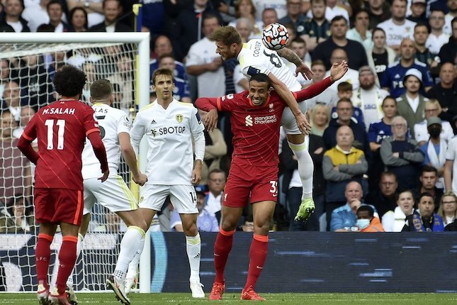 Joel Matip saat beraksi di laga Liverpool vs Leeds United di Anfield, 12 September 2021. (c) AP Photo