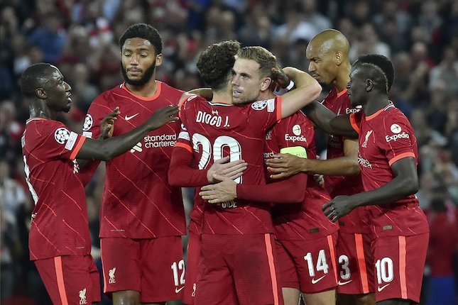 Skuad Liverpool merayakan kemenangan lawan AC Milan pada matchday pertama Grup B Liga Champions 2021/2022, Kamis (16/9/2021) dinihari WIB. (c) AP Photo